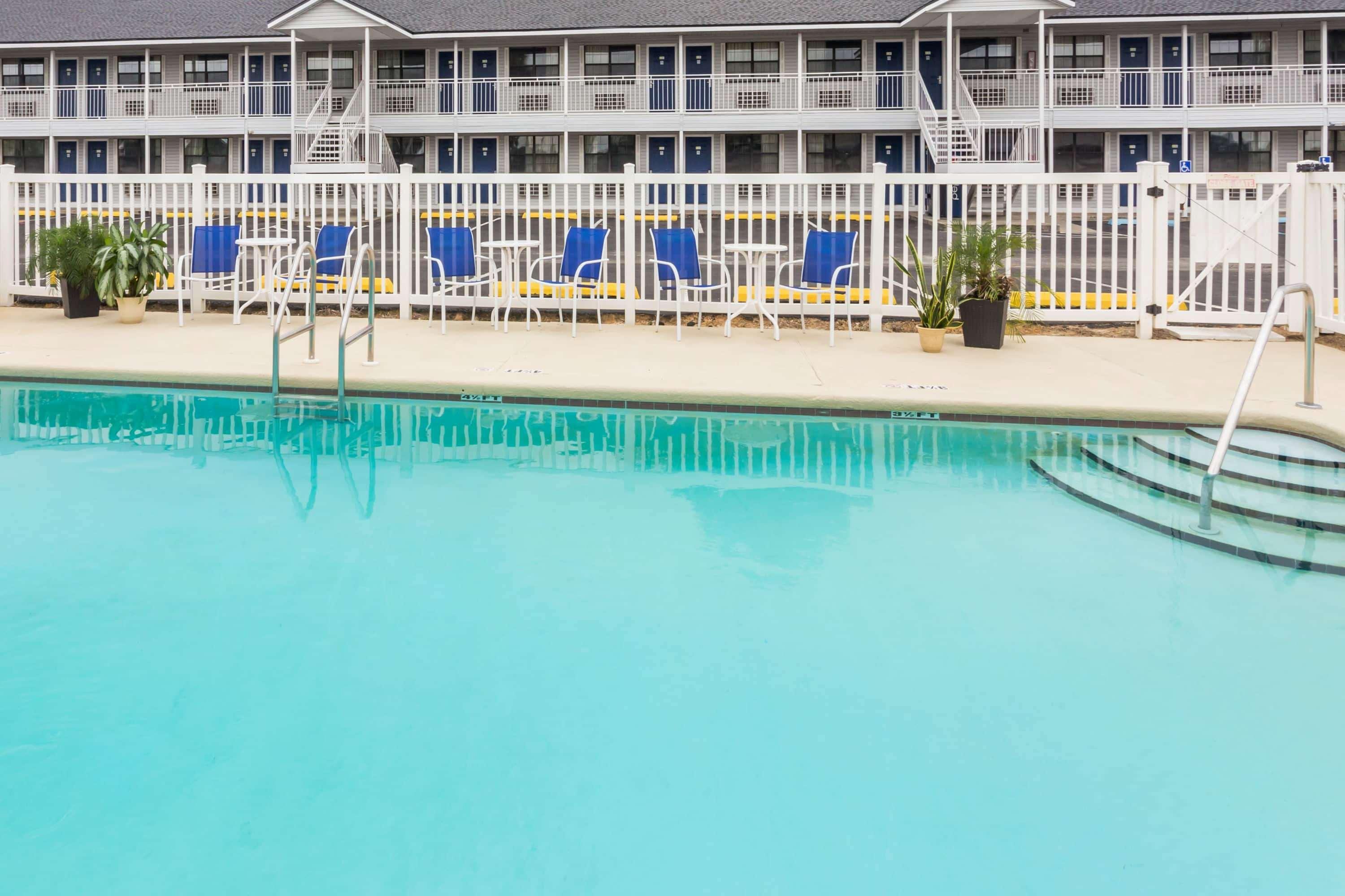 Days Inn By Wyndham Madison Extérieur photo