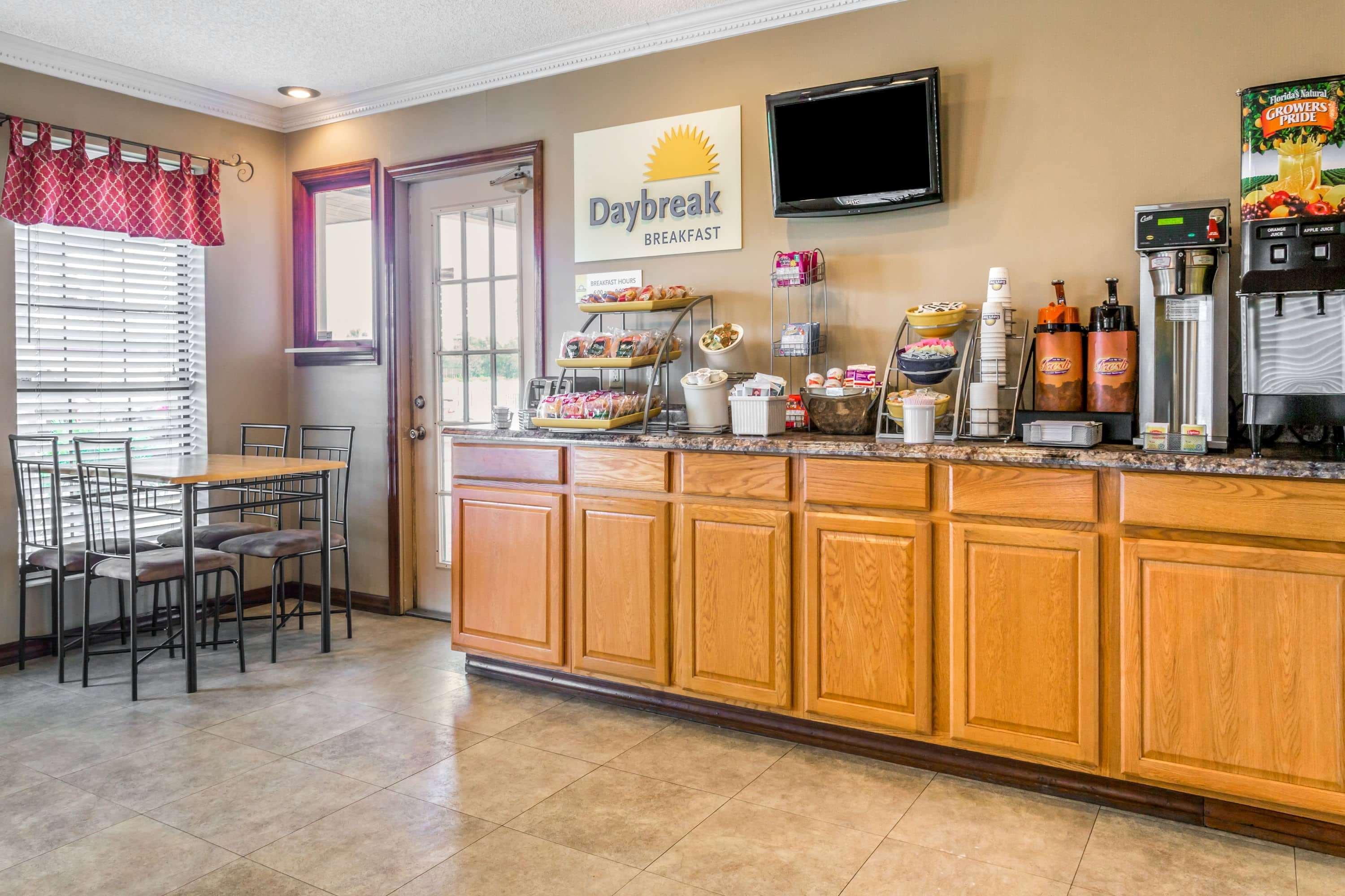 Days Inn By Wyndham Madison Extérieur photo