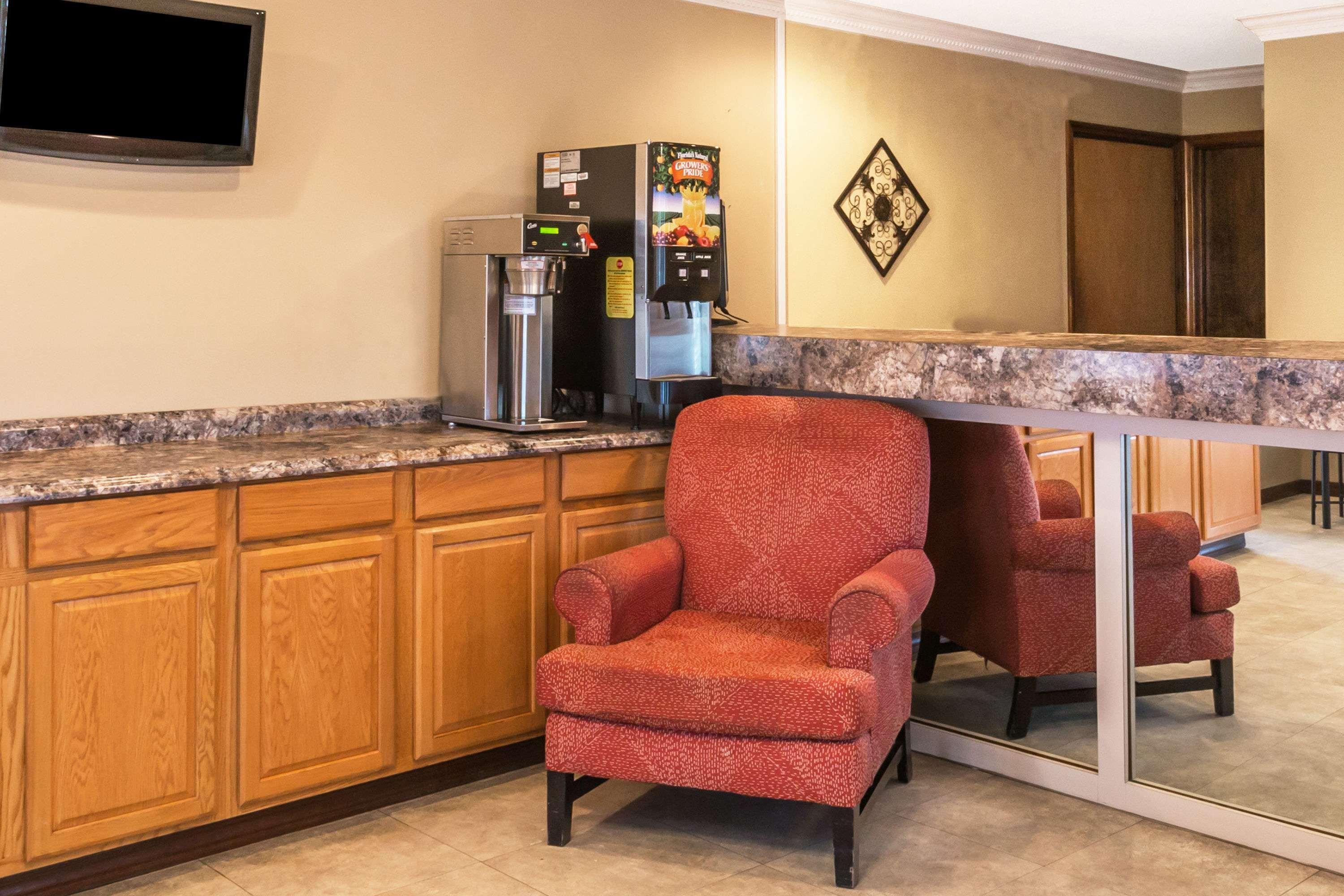 Days Inn By Wyndham Madison Extérieur photo